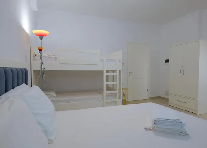 Davide Pensión Sarandë