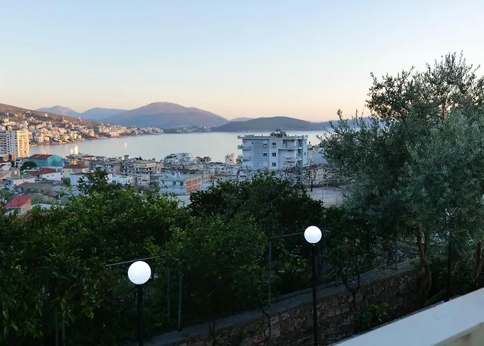 Davide Pensión Sarandë