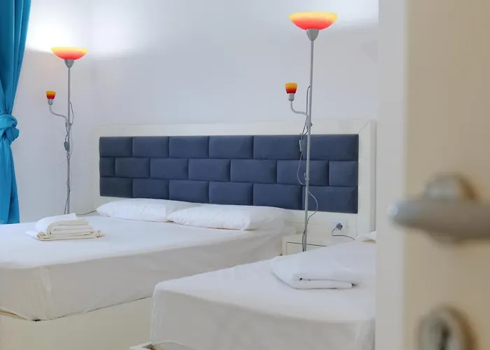 Davide Pensión Sarandë